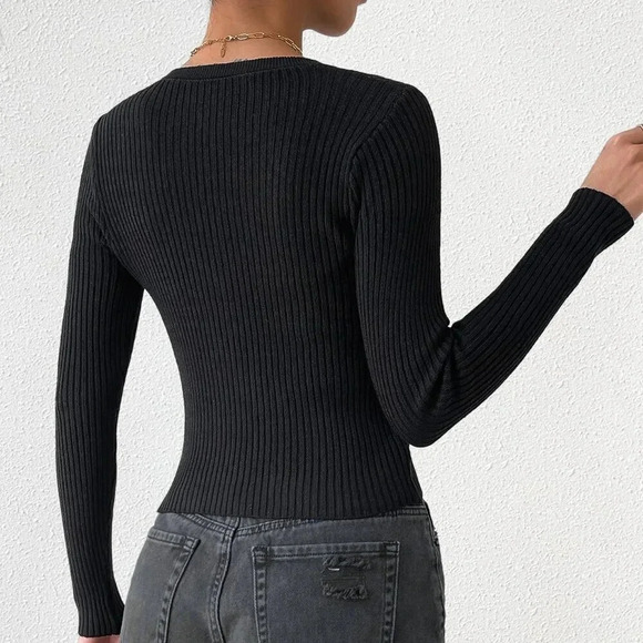 Black Casual Women's Ribbed Knit Button Front Cardigan - Picture 2 of 7